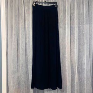 Black, slit skirt WITH POCKETS!!